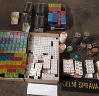 Neznačené elektronické cigarety zaměstnávají středočeské celníky